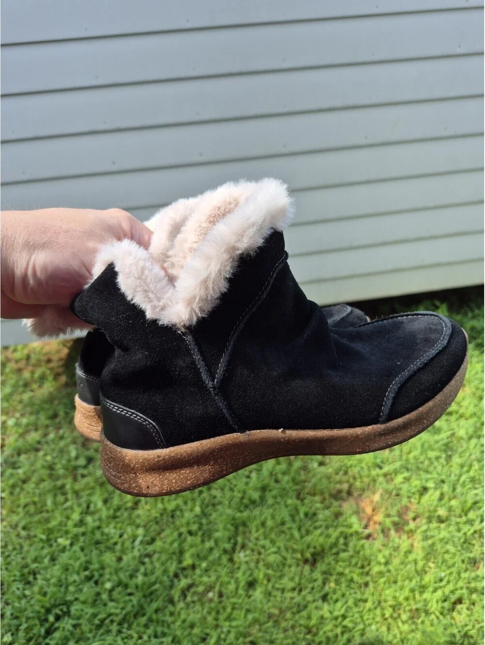 Taos Future Mid Top Black Suede Faux Fur Lined Pull On Boot Women 7 - Runs Small